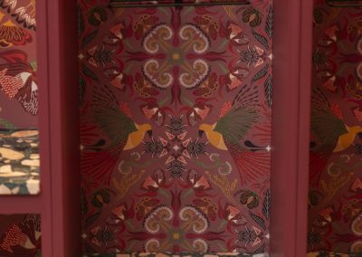 Detalle de la textura del aglomerado de mármol Palladio Fenice Santamargherita aplicado en mobiliario de cava de vinos.