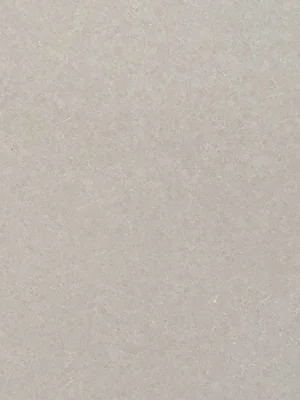 Detalle de la superficie Sabbia Beige de Santamargherita, cuarzo beige claro con textura uniforme y vetas tenues.