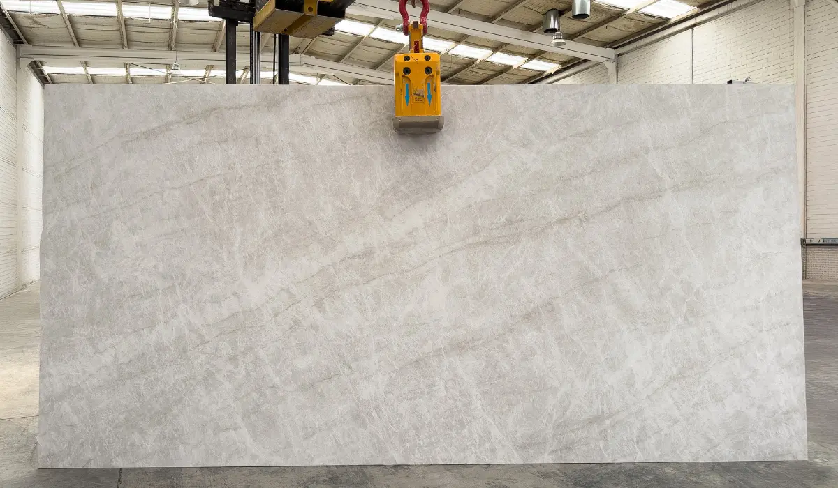 Placa completa de Creastone ultracompacto Taj Mahal Mate, superficie de alta resistencia para cubiertas y aplicaciones arquitectónicas.