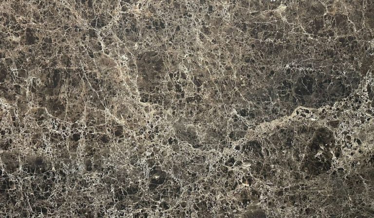Textura del mármol Emperador Dark con fondo café oscuro y red de vetas beige